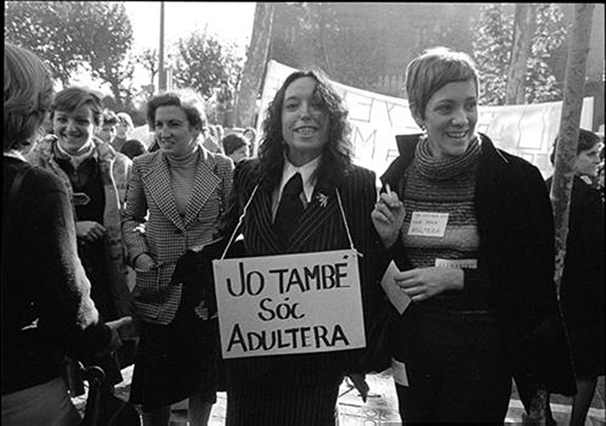 elsetembre's tweet photo. Míriam El Mouhadab @mii__17 recull en aquest #25N les paraules de Montserrat Roig sobre la «mirada bòrnia» de les dones. Contra els silencis i les complicitats. «La sororitat i la solidaritat violeta ens faran lliures en la foscor dels carrerons»

https://t.co/Q26rdulIF4 https://t.co/vMXRd27lcu