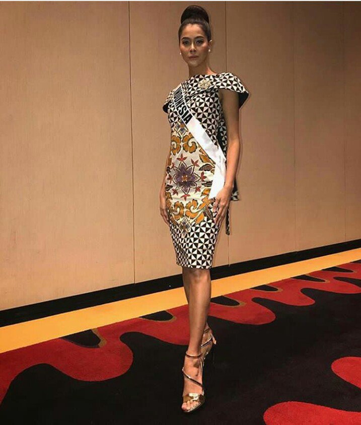 awarsito2021's tweet photo. Batik #MissUniverse #Indonesia https://t.co/pZ5Qk4d7AU