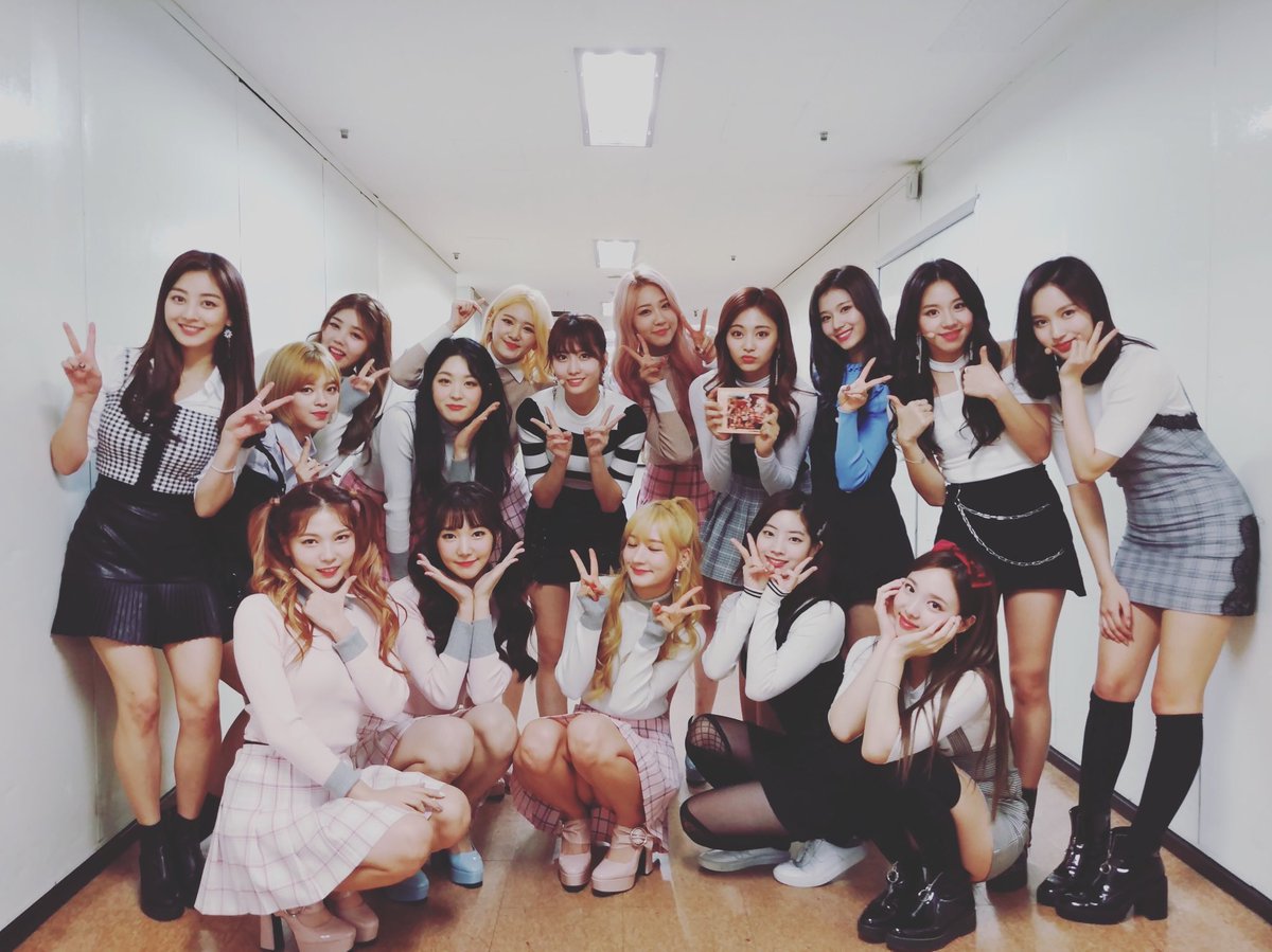 T___25__01s's tweet photo. TWICE先輩だってぇ〜♡w https://t.co/5sq5IY8XrK