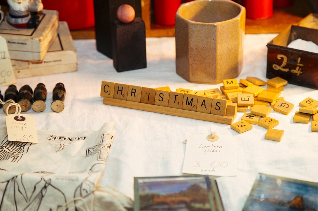 Next weekend! Hackney Flea Market back at <a href="/AbneyPublicHall/">Abney Hall</a> Dec 2nd / 3rd 11am - 6pm goo.gl/PuJBDz   Lighting, Furniture, Objects, Clothes, and the unexpected