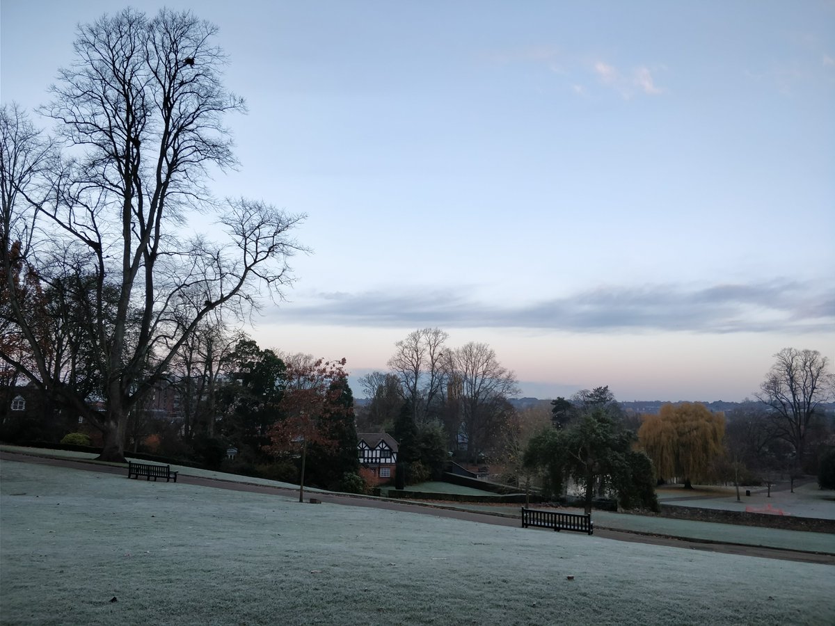 It's a chilly morning so wrap up warm if you're joining us for a parkrun today.