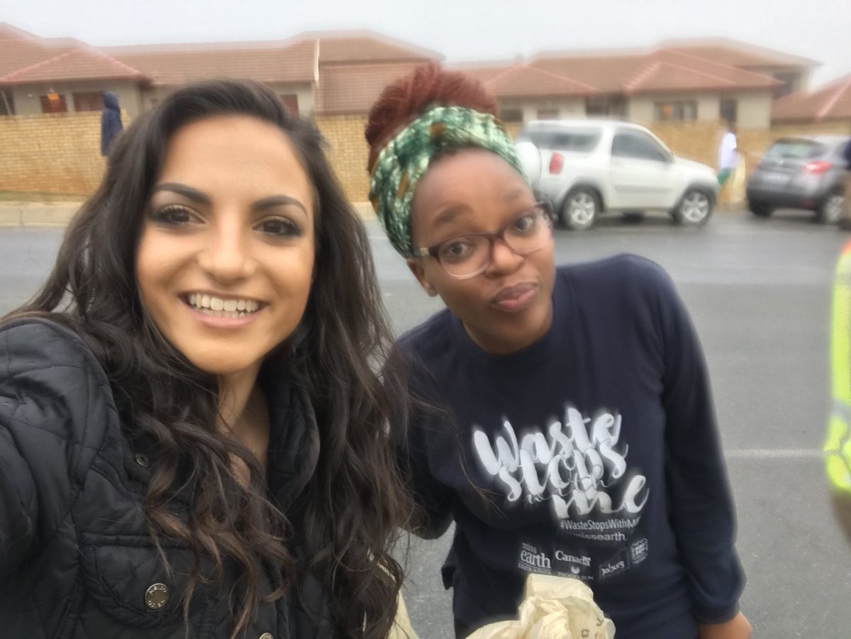 IriniMoutzouris's tweet photo. We at it again #AreSebetseng with @CleanerJoburg @CityofJoburgZA @missearth_sa #MissEarth2017 #CleanUp https://t.co/h3xRHhNayi