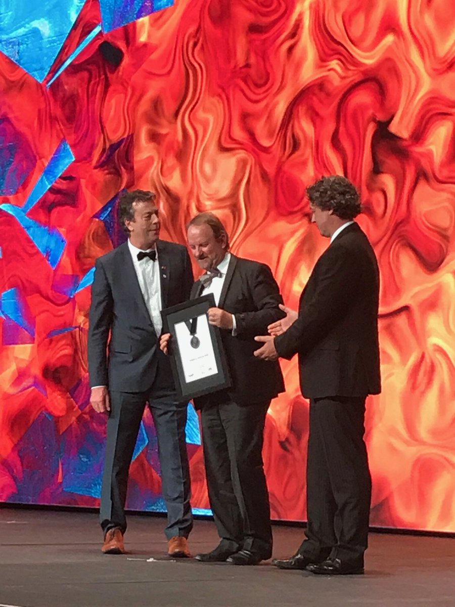 .<a href="/UniofAdelaide/">Uni of Adelaide</a> delighted to sponsor <a href="/SAFoodAwards/">SA Premier's Food and Beverage Awards</a> Education Award won by <a href="/Haighs1915/">Haigh's Chocolates</a>. #SouthAustralia food innovation and exports in great shape!