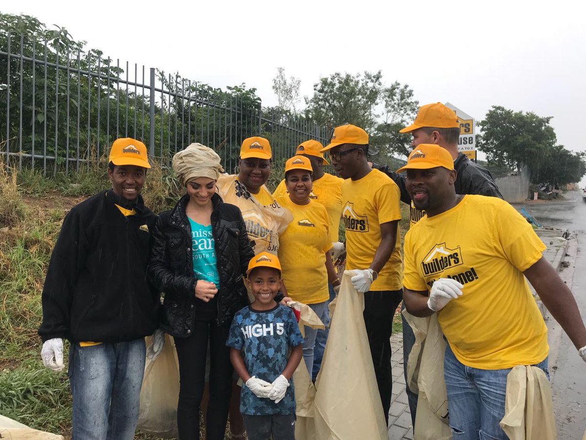 missearth_sa's tweet photo. No rain formed against us will prosper!  #AreSebetseng #CleanUp with @CleanerJoburg @CityofJoburgZA @HermanMashaba #MissEarth2017 https://t.co/VRj1oQ2Uku