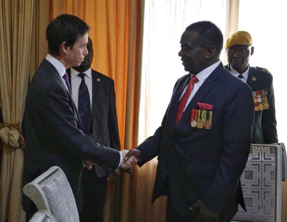 povonewstv's tweet photo. UK Minister Rory Stewart met President Mnangagwa, Zimbabwe opposition leaders including Morgan Tsvangirai & civil society during his trip to Zimbabwe - 24 Nov 2017
#ZimTransition #Zimbabwe #ZimbabweOpposition #ZimOpposition #Mnangagwa #Tsvangirai #MugabeResigns #MugabeExit https://t.co/5iMcnZFR3d