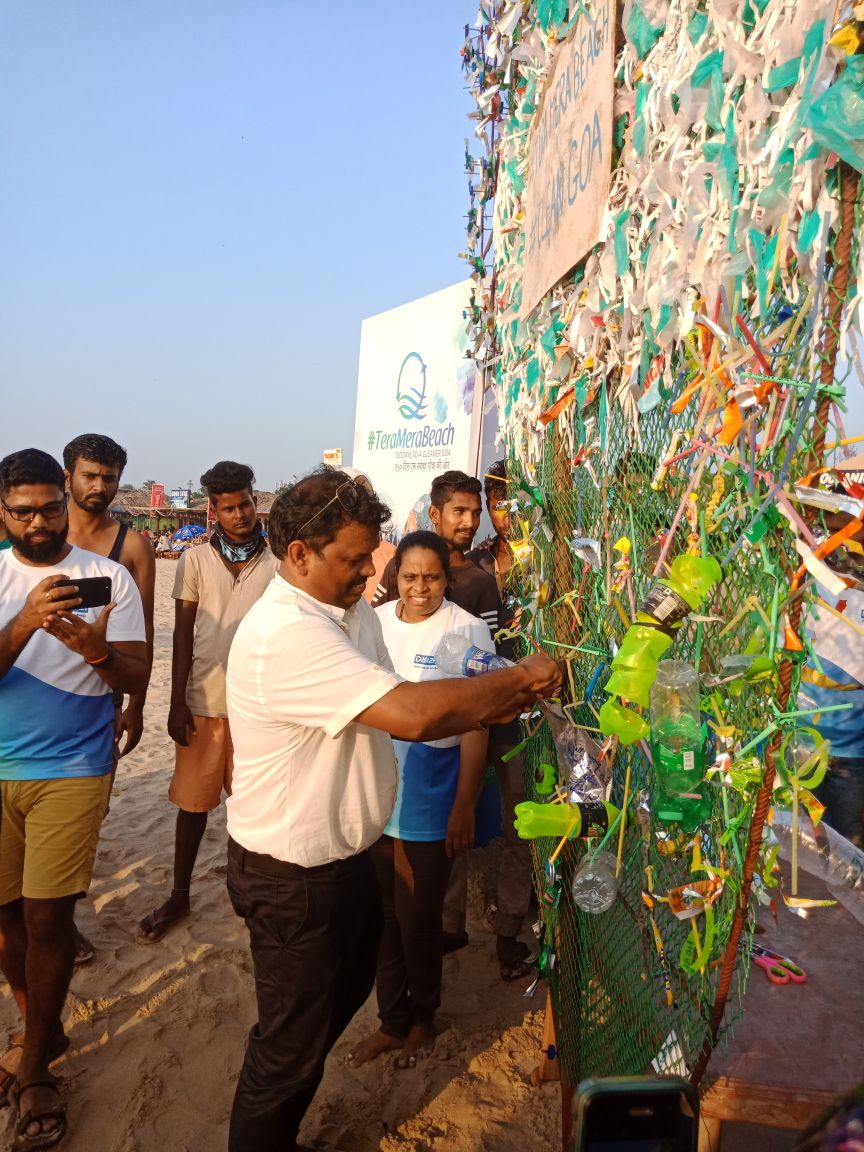 Happy to be a part of the #TeraMeraBeach campaign which commenced at Baga Beach. Urging local as well as tourists to participate in these awareness drives and spread the message. Let's keep our Goa clean and beautiful. #CleanGoa #ShareSomeGreatNews #NitolGoem #Together4Goa