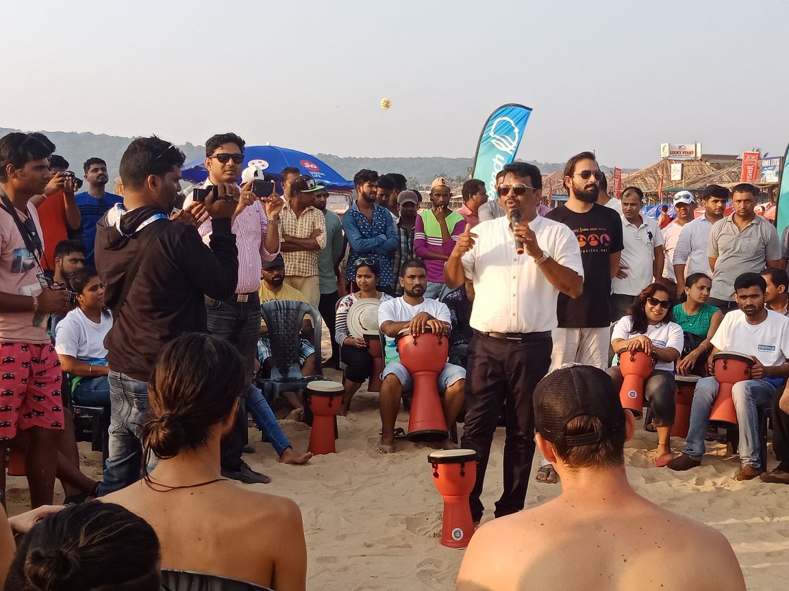 MichaelLobo76's tweet photo. Happy to be a part of the #TeraMeraBeach campaign which commenced at Baga Beach. Urging local as well as tourists to participate in these awareness drives and spread the message. Let's keep our Goa clean and beautiful. #CleanGoa #ShareSomeGreatNews #NitolGoem #Together4Goa https://t.co/aunvqSsTkU
