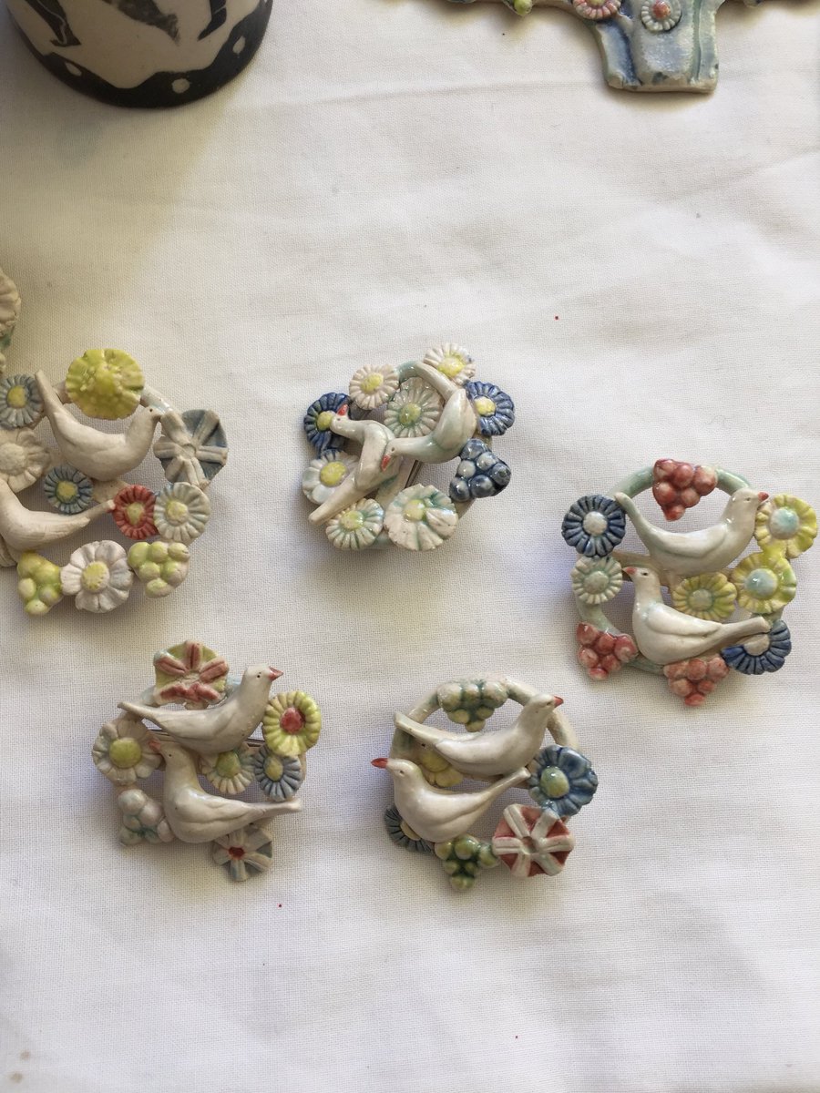 kasmaty's tweet photo. Looking forward to @Artsiteltd Xmas market today. Will be helping Tim Carroll on his stall #ceramics #100ViewsofSwindon . Lots of other stalls. @dona_b_drawings @ArtkoreMosaics come and have a look π§π»ββοΈπ§πΌββοΈππΊ https://t.co/3gLm311N0x