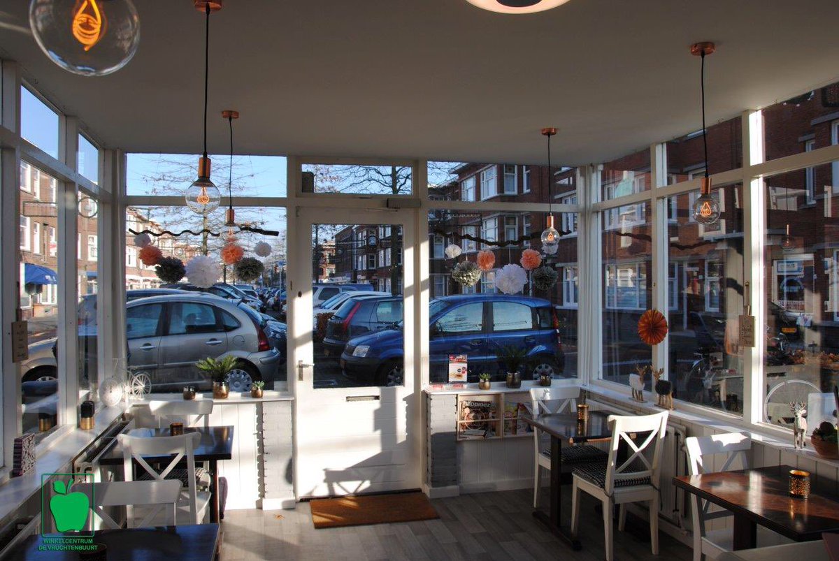 Sinds kort bij ons in Winkelcentrum de #Vruchtenbuurt;
#Lunchroom &amp; #Cafetaria Op `t Eiland. Je kunt er terecht voor een lekker bakkie koffie, brood of snack. 
🥪☕️🌭🥤
Nieuwsgierig geworden..? 
Stap gerust eens binnen bij deze enthousiaste nieuwe #ondernemers in #denhaag. 👍🏼