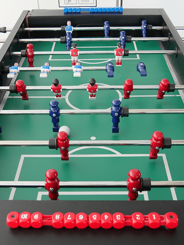 msyun819's tweet photo. [サッカーのアレ]の[おかしな所を探せ!]が分からない…。誰かやってみて！ #よく見るとおかしい画像6　https://t.co/WI8eGjg8Ta https://t.co/DM1qNUZArl