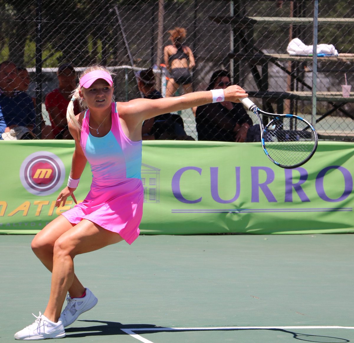 CaylixSport's tweet image. Top seed @ChanelSimmonds had no trouble reaching the final of the #digicallftures She blasted past Nina Stadler to win 6-0, 6-0. @TennisSA @ADDaBIT @RudyProjectSA @HIGH5Nutrition @ITF_Tennis @growthpoint #tennis #southafrica