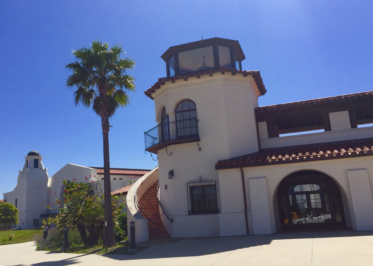 Skyaviation996's tweet photo. Signature Flight Support & Santa Barbara Airport - SBA are a great team. Serving the community as much as serving the airport. #signatureflight #SantaBarbara #SBA https://t.co/TtXQcUUiOs
