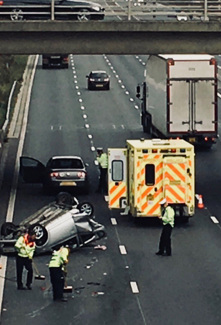 Horrible crash on M3 ‘smart’ motorway after broken down car couldn’t  get to emergency refuge area. Need more lay-bys.
getsurrey.co.uk/news/surrey-ne…