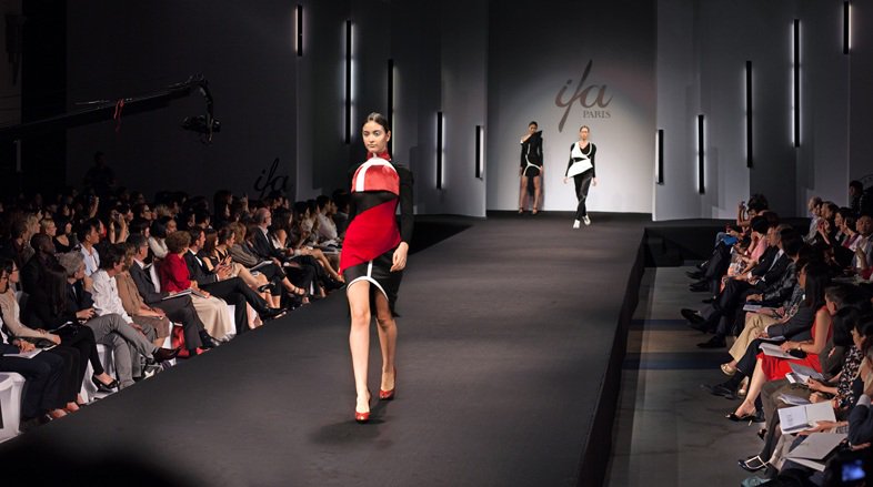 _SlowRobot_'s tweet image. Fashion is modern glitch track with smooth piano, synth and pads.

audiojungle.net/item/fashion/2…