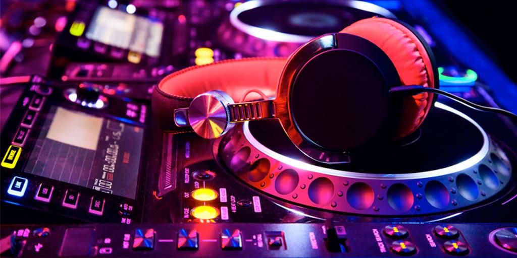 BollywoodTiding's tweet photo. "12 Things I Wish I Knew When I Started DJing" by  @charliesputnik https://t.co/o75hDvx3lJ #music #DJ https://t.co/O7b9Kr7fNn