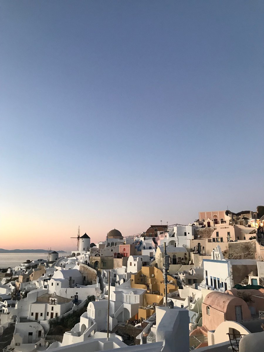 CharaGuide's tweet image. Beautiful SANTORINI #beautifuldestinations #Oiavillage #Greece #yoursantoriniguide