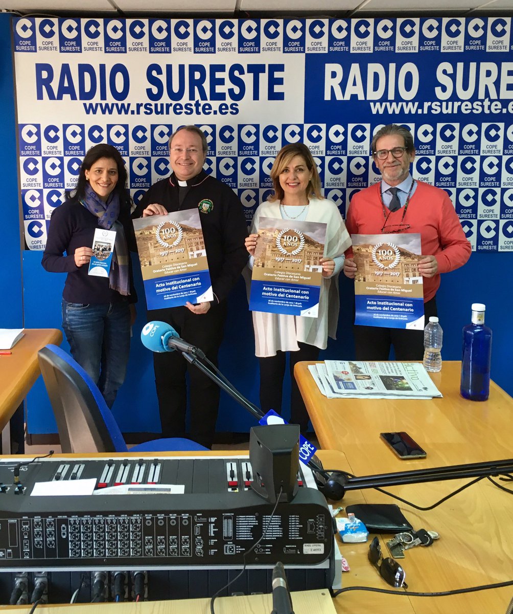 OratorioFestivo's tweet photo. En el estudio radiofónico @CopeSureste hablamos de los 100 años de nuestro colegio y de cómo lo estamos celebrando https://t.co/vYziday6Do #100FSM #soyoratoriano https://t.co/nqDgECdhRD