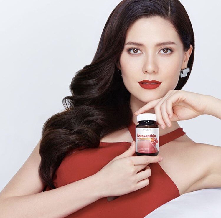 BeautyDiaryNews's tweet photo. ผู้หญิงที่โชคดีคือ ผู้หญิงที่หน้าสดก็ยังสวย ยิ่งแต่งก็ยิ่งสวยไปกันใหญ่ #MissUniverse #THAILAND https://t.co/8VewGHf5dn