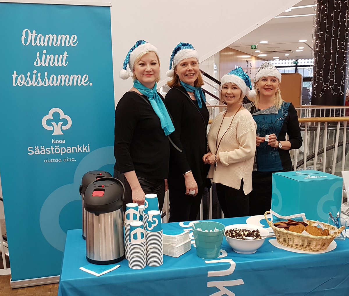 marjo_mp's tweet photo. Tapiolan Säästöpankin tontut tarjoilee tänään #Ainoa kauppakeskuksessa  glögiä ja Osmo-tatuointeja kera hyvien #Elämänvara vinkkien - Tervetuloa! #säästöpankki #nooasp #tapiolankeskus https://t.co/1z80gVtSS0