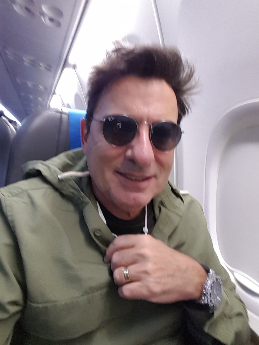 beto_cesar's tweet photo. Muy temprano rumbo a #NeuquenCity #ShowTime #TonightEvent by @Aerolineas_AR gracias @JudithDeMaestri por tu cordialidad https://t.co/YxZDSxLS2c