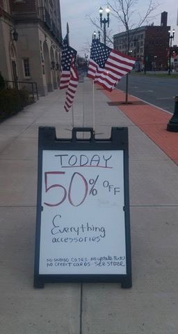 UpstateCellular's tweet image. 50% OFF ALL ACCESSORIES TODAY
1000's OF ITEMS IN STORE
THIS MEANS: TEMPERED GLASS TODAY $7.50, CASES FROM $5.00, BLUETOOTHS FROM $13.00...... 

~ NO UPSTATE BUCKS, NO ONDIGO, NO CREDIT CARDS, SEE STORE