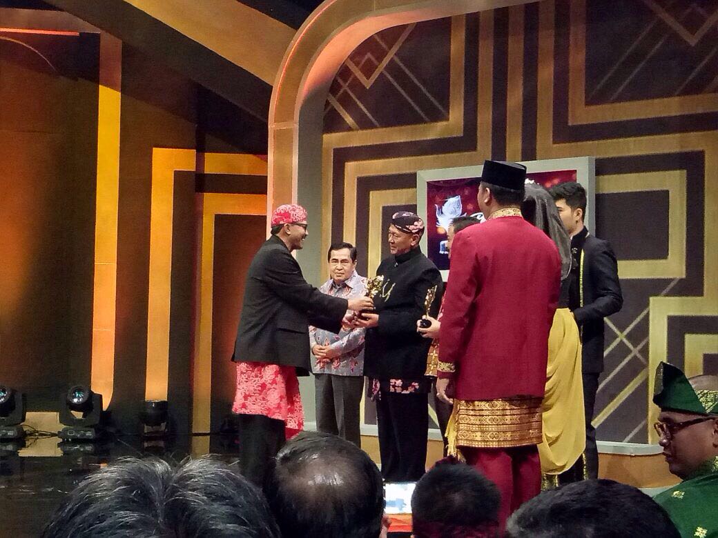 wahnurahman's tweet photo. Nambah lg penghargaan buat kota tercinta, Kab. Kuningan. Dua gelar sekaligus di Anugerah Pesona Indonesia #genpikuningan @GenpiKuningan https://t.co/gLpUVrHm8y