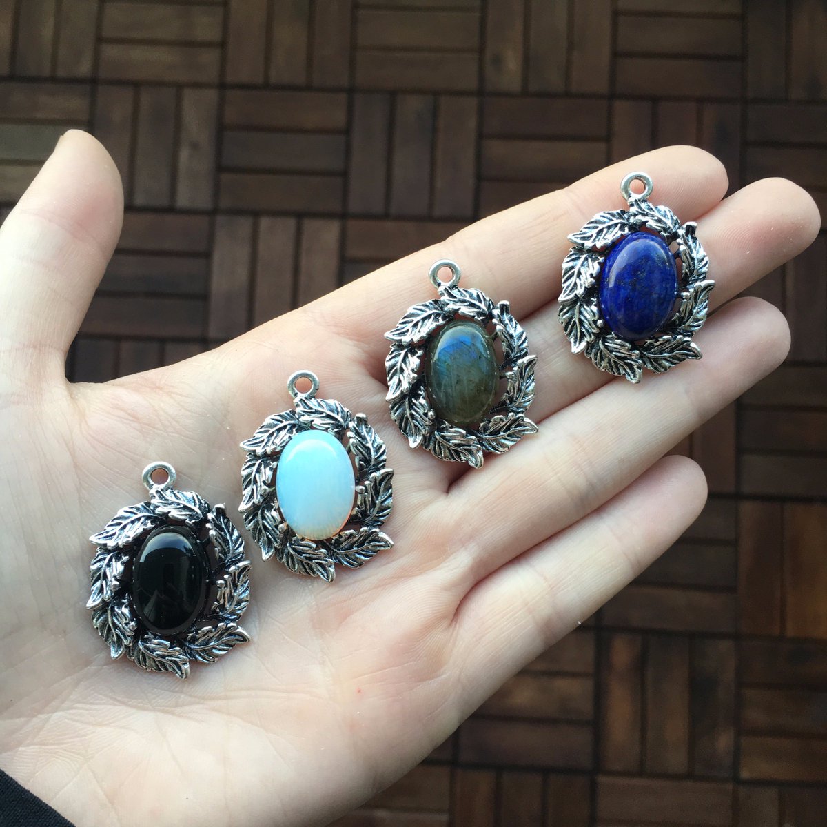 SBDesigns__'s tweet photo. New jewelry designs in the making #fantasyjewelry #sneakpeak #blackagate #opalite #labradorite #lapizlazuli #handmadejewelry #fantasyartist #sbdesignscreations https://t.co/Vw05fQAbGI