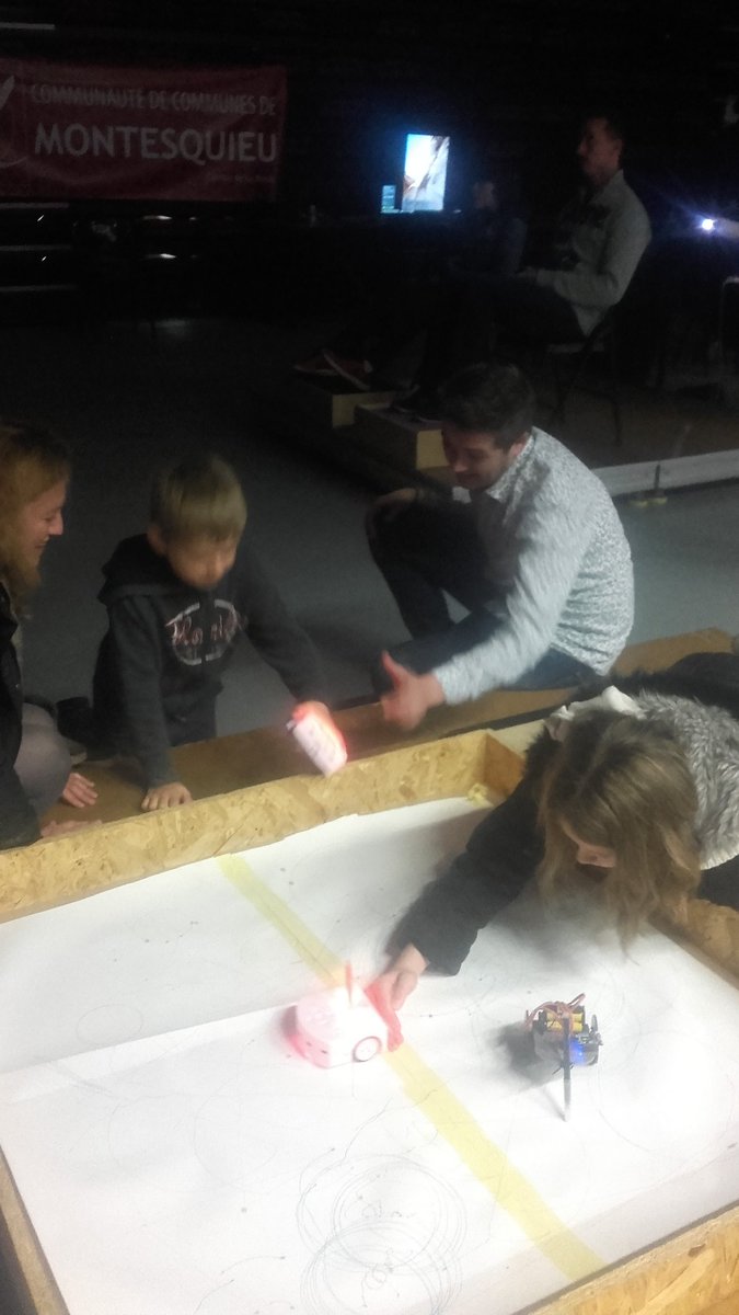 petitsdebs_33's tweet photo. Republiquebidouille en direct de martillac CC de Montesquieu #numérique pour tous @obc33  @bidouillecamp @gironde https://t.co/JkgZNJ4qzp
