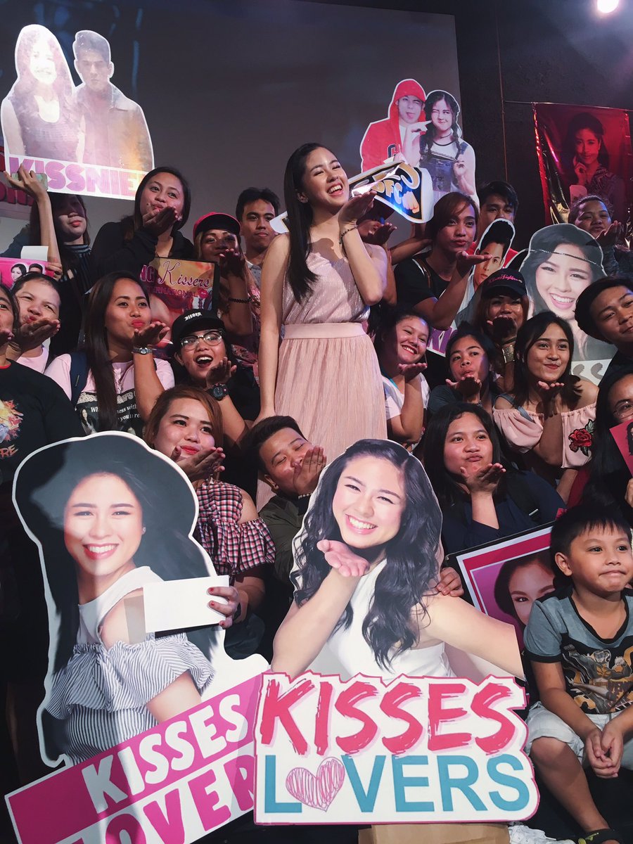 KissesDelavin's tweet photo. Sometimes when you get lucky, your happy moments get caught on cam. 💖❄️ Thank you so much tito @bcbench for this big smile on my face when I saw my Kissables in Tarlac! To everyone who came, thank you! Hope you went home with a smile like me in this photo! https://t.co/zjQSWkO5DK