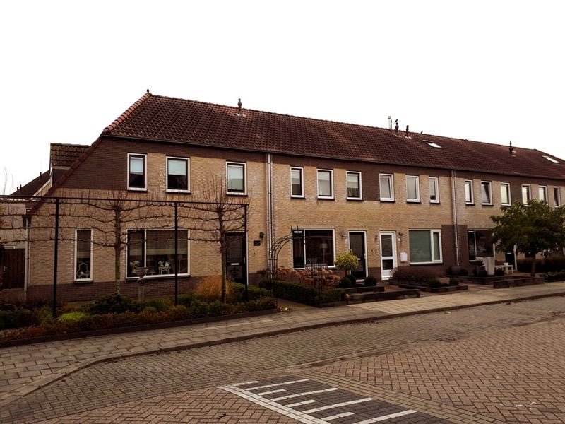 Nieuw in de verkoop, Vooronder 22 te Urk. Prachtige ruime tussenwoning. Voor meer info zie: woningaanbodurk.nl/bekijk/voorond…