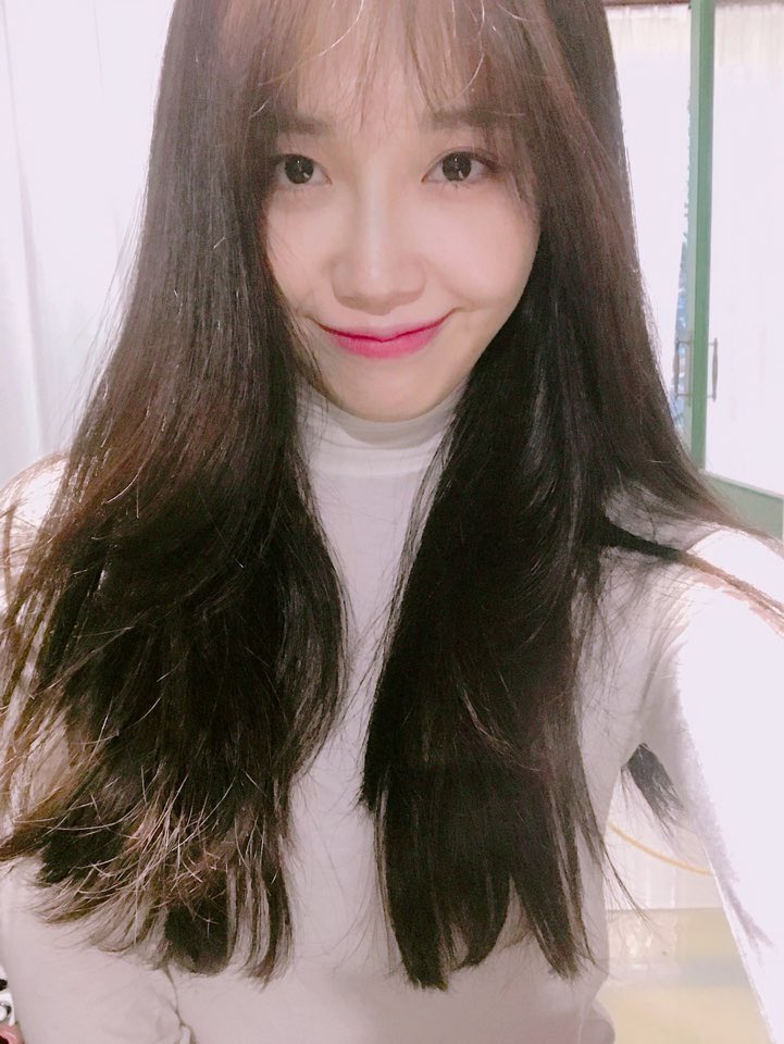 Apink_2011's tweet photo. [#에이핑크] 카리스마 뿜뿜✨ 걸크미 넘치는 서이라 검사님으로 변신한 #은지 의 #언터처블 이 잠시 후 11시! JTBC 에서 방송됩니다😎
믕검사님을 향한 🐼 여러분들의
많은 응원과 사랑 부탁드려요🙌

#Apink #정은지 #믕터처블
#서이라검사님💕 #본방사수각 https://t.co/8srdJNMMoG