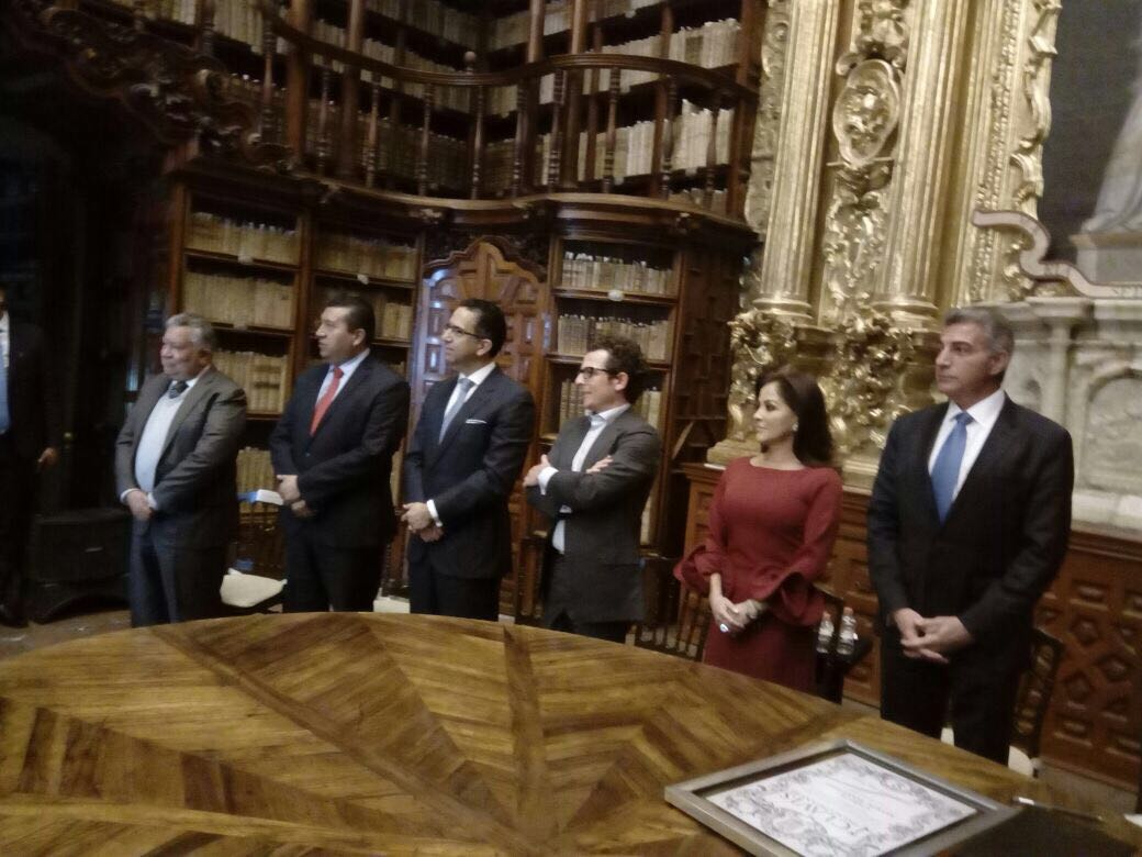 German_JimenezG's tweet photo. Asistí  en representación del @CongresoPue  a la entrega de la "Clavis Palafoxianum" al C. Carlos Marín, Periodista de Grupo Milenio. https://t.co/Yvqr3opxy9