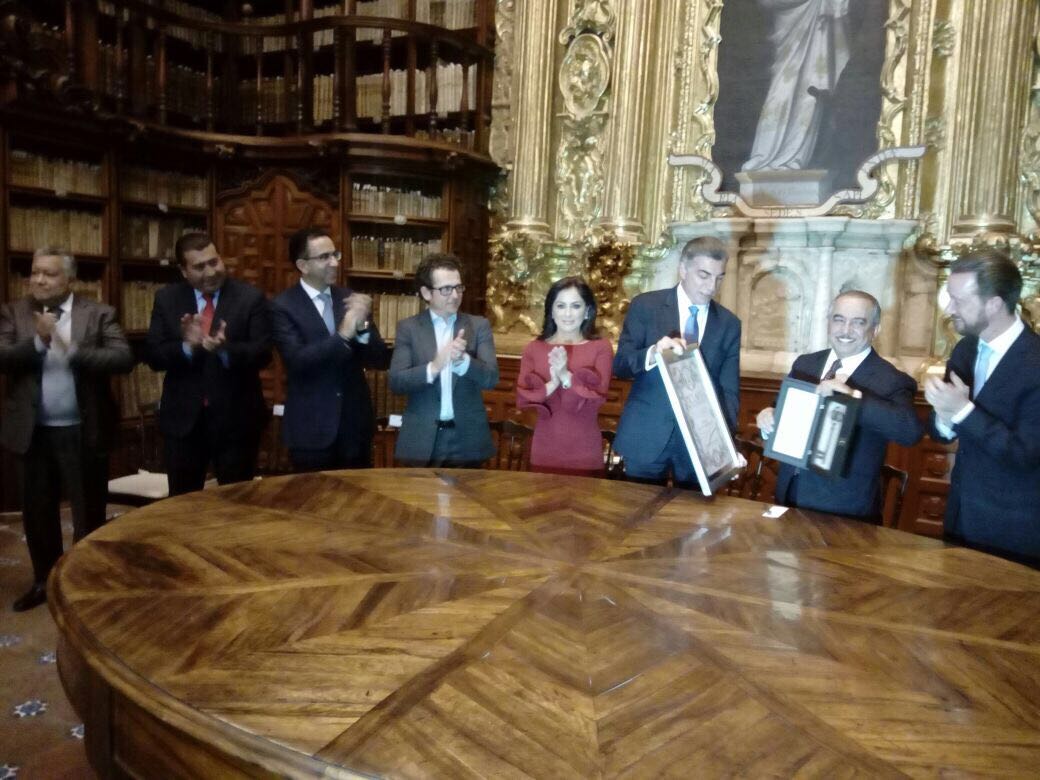 German_JimenezG's tweet photo. Asistí  en representación del @CongresoPue  a la entrega de la "Clavis Palafoxianum" al C. Carlos Marín, Periodista de Grupo Milenio. https://t.co/Yvqr3opxy9