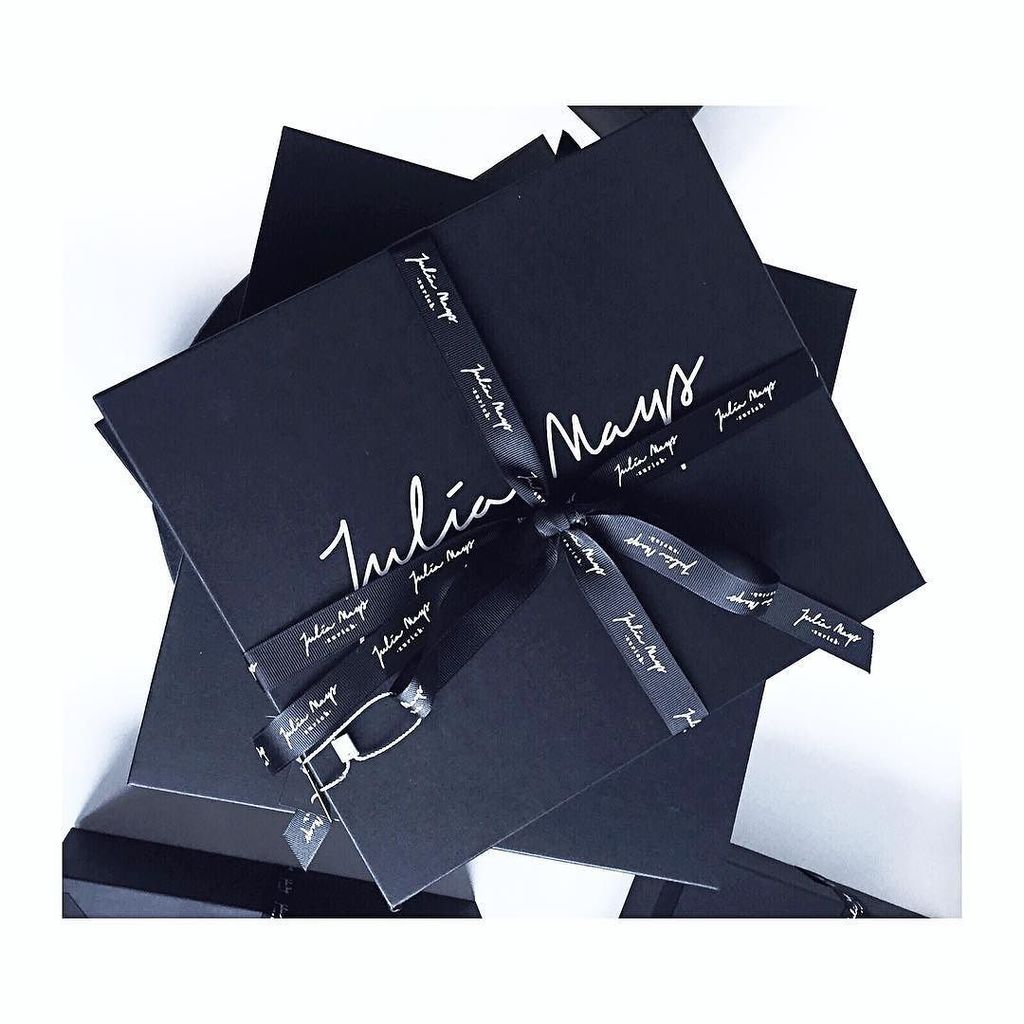 JuliaMays's tweet photo. Treat your feet 🖤
#prettypackage #awtreats #juliamays https://t.co/HDvzB8o4Br