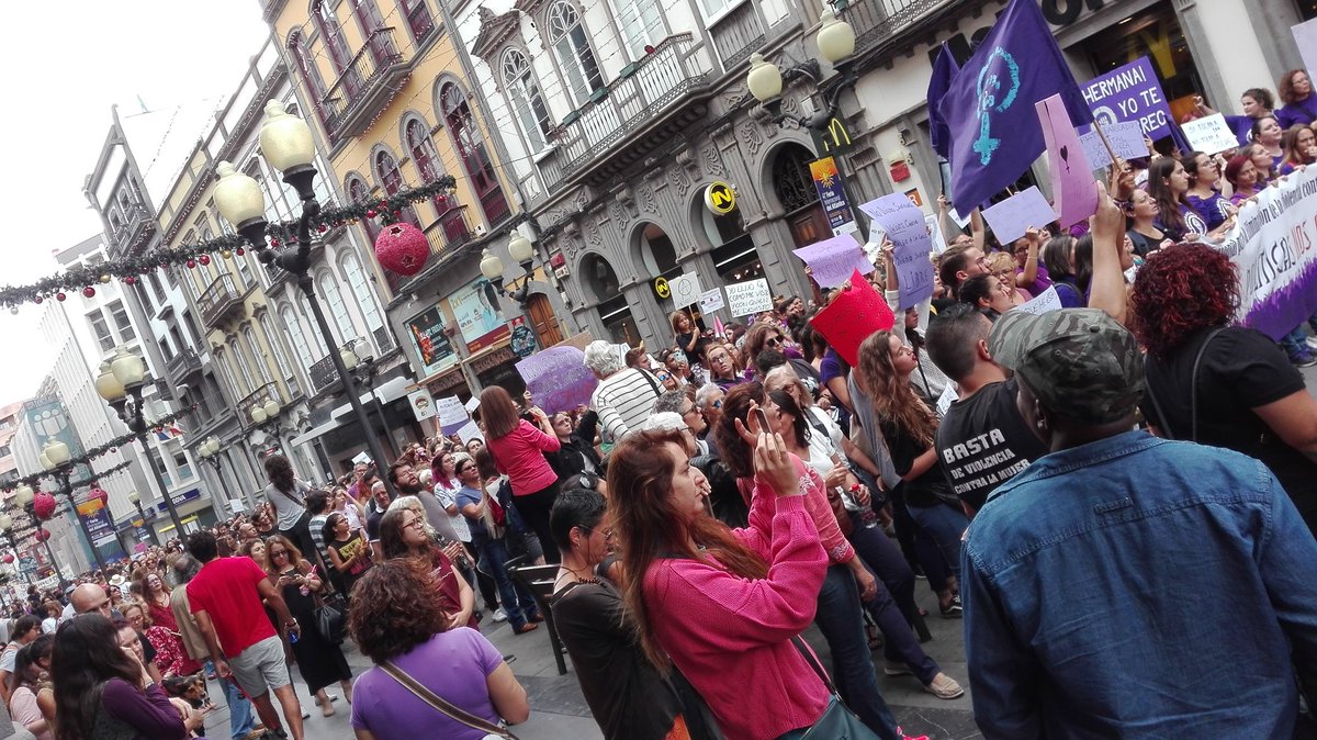 Isabel_Penate_O's tweet photo. 25 de Noviembre
Aquí estamos por las que están ,por las que no,  por las que sufren, por las que están en peligro , por todas https://t.co/F5xcJkK7W4