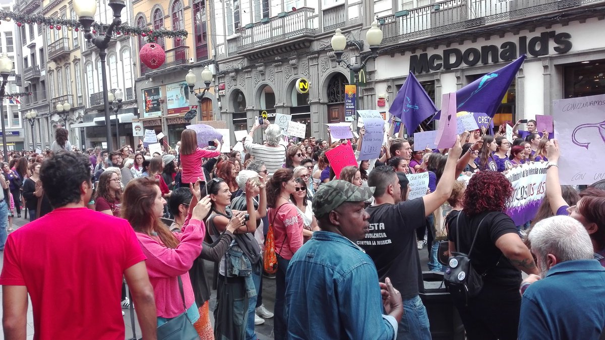 Isabel_Penate_O's tweet photo. 25 de Noviembre
Aquí estamos por las que están ,por las que no,  por las que sufren, por las que están en peligro , por todas https://t.co/F5xcJkK7W4