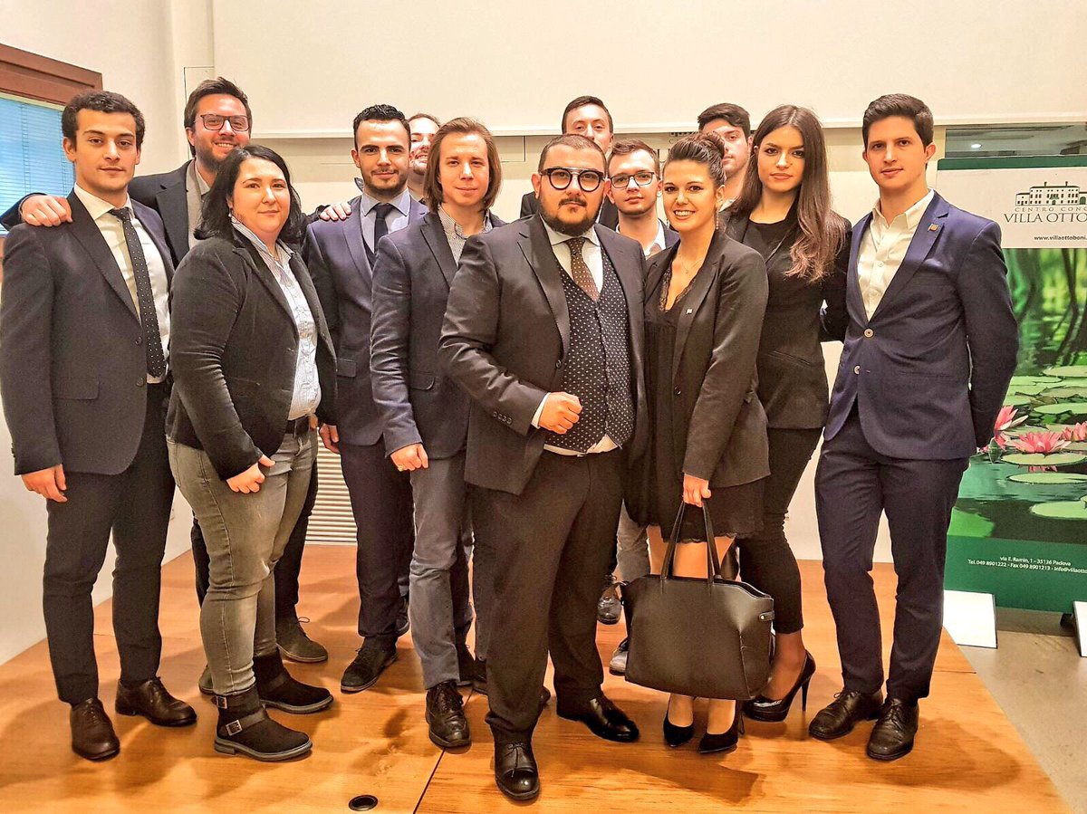 fi_giovani's tweet photo. #WeAzzurro anche a #Brescia,#Latina con @AngieCalabria X #RoadToLazio2018, #Padova a #StatiGeneraliAmministratoriVeneto e   #Fermo con conferenza stampa del #neodirettivo!#NonCiFermiamoMai! @berlusconi @forza_italia @GruppoFICamera @Fi_Pdl_Senato https://t.co/yqzOtAijD0