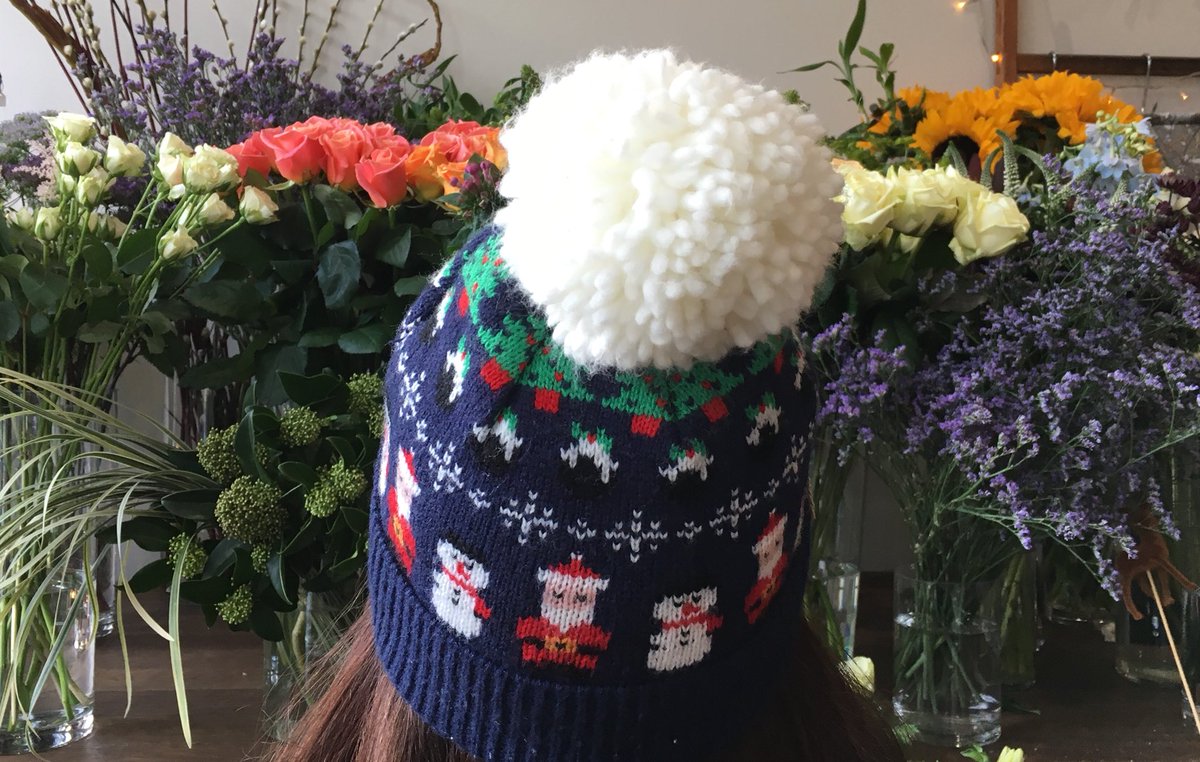 realbluedoor's tweet photo. Ange is wearing her special Christmas bobble hat so come and enjoy a glass of Prosecco or Mulled Wine or three and a mince pie and take advantage of a 10% discount on all purchases from 3pm ‘til 7.30pm. See you there! #HeatonsXmas #Christmasshopping #tenoff https://t.co/00H8u87XHO