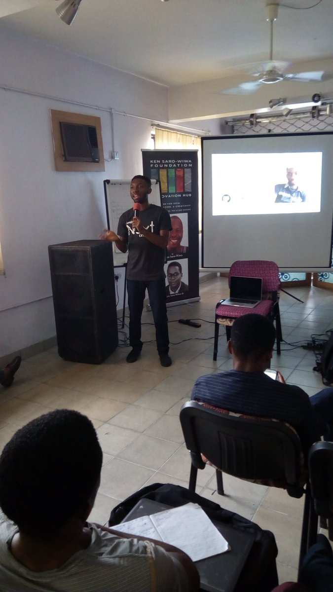 techativeng's tweet image. @kelvingobo talking about JavaScript language.. #opensourcePh #Osph @Samson_Goddy @KswfHub