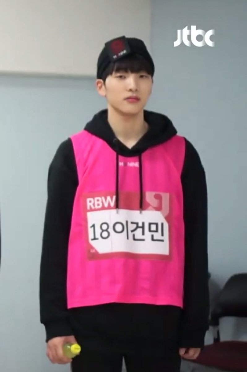 B1ue1emonadee's tweet photo. 우리건민 이렇게깜찍하게 비니쓰고 핑크조끼까지 입었는데 1절분량없어서 2초나온거 실화냐고 ㅠㅠㅠㅠㅠㅠㅠㅠㅠㅠㅠㅠ https://t.co/jZ2LRPFyqN