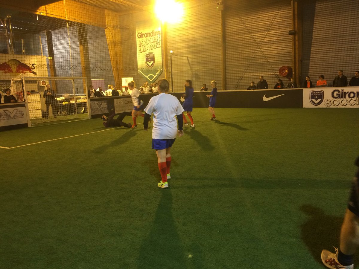 JoseCervera_'s tweet photo. #FOOTWorking match de gala entre anciennes joueuses de l’Equipe de France 🇫🇷  @BrigitHenriques @mariannegazeau @DominiqueCrochu @FabBroucaret @SandrineDusang @championsdudigi @Marion_Candau @FootdElles @LigueFootballNA @NathalieLanzi @ariellepiazza https://t.co/xzr7GmilQr