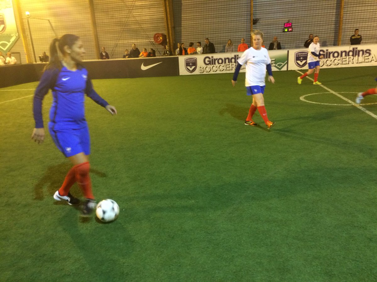 JoseCervera_'s tweet photo. #FOOTWorking match de gala entre anciennes joueuses de l’Equipe de France 🇫🇷  @BrigitHenriques @mariannegazeau @DominiqueCrochu @FabBroucaret @SandrineDusang @championsdudigi @Marion_Candau @FootdElles @LigueFootballNA @NathalieLanzi @ariellepiazza https://t.co/xzr7GmilQr