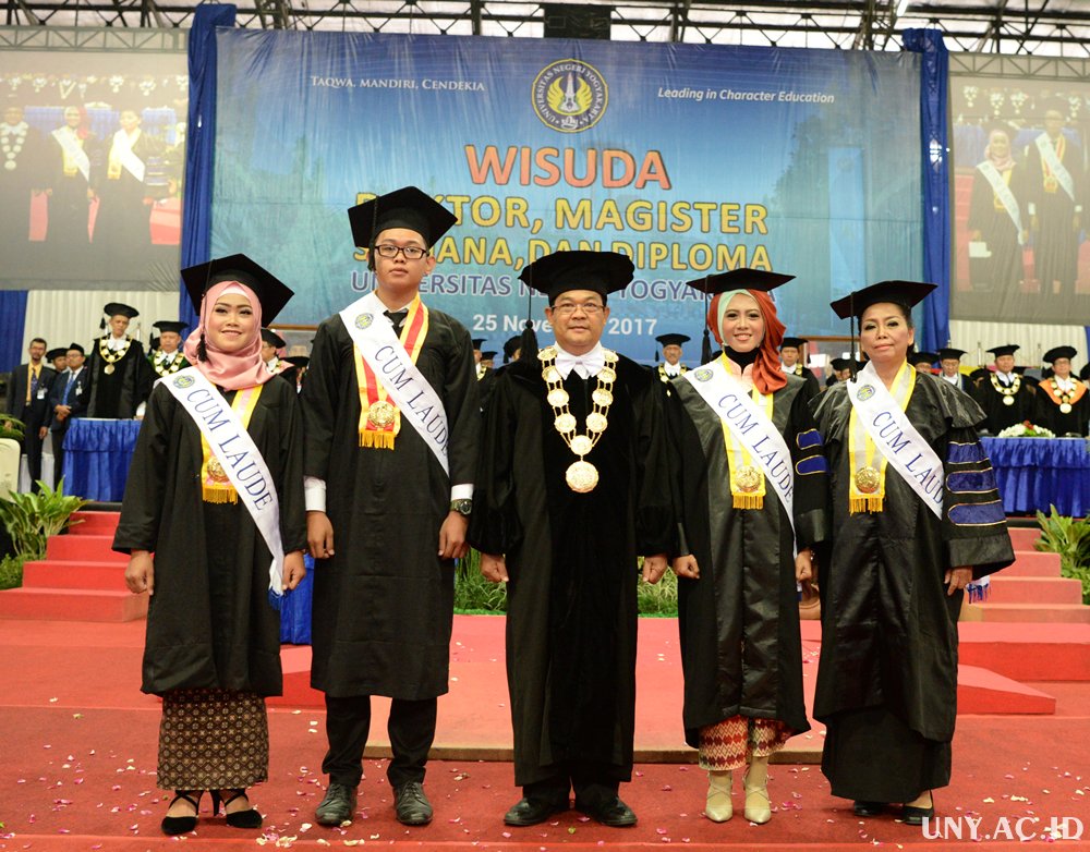 unyofficial's tweet photo. Selamat wisuda, Semoga ilmu-ilmu yang telah didapatkan di bangku kuliah bisa teraktualisasikan di kehidupan nyata dan bermanfaat untuk masyarakat pada umumnya. Semoga bisa menjadi insan akademis, pengabdi, serta teladan bagi seluruh masyarakat. https://t.co/yFmyZj3tU0