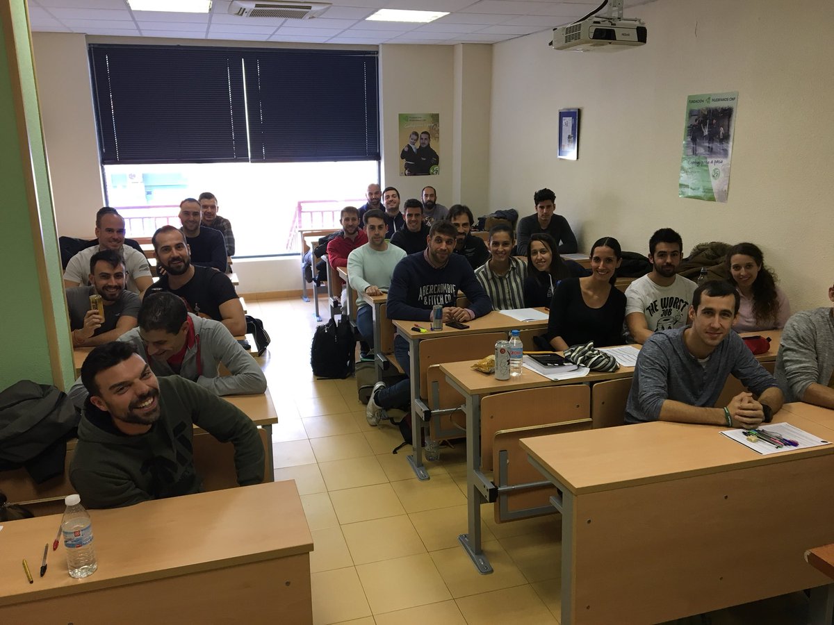 OfipolESP's tweet photo. Último día antes del examen para nuestros grupos intensivos de sábado. Ha sido un placer compartir tantas horas con vosotros. Gracias por vuestra confianza y por venir desde tan lejos. Os queda una semana para demostrar lo que valéis 💪🏻💪🏻.  Nos vemos en el curso integral 👮 https://t.co/FGrfZgLdhT