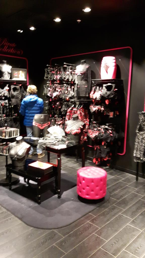 Flagship Store in Köln einfach nur gigantischwow wow wow #hkmloveshershero #hkmacademy <a href="/NadinePapke/">Nadine Papke</a>