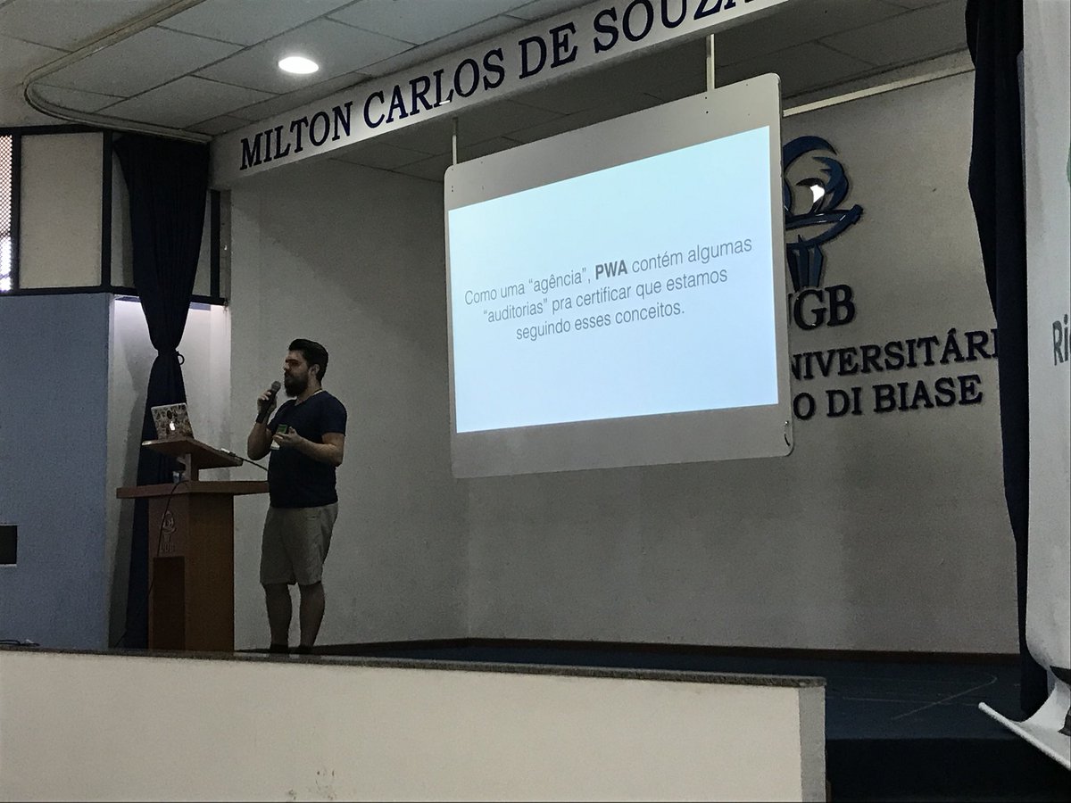 silveira_bells's tweet photo. @eduardojmatos dando uma verdadeira aula de PWA no #RSVDevSummit https://t.co/bUhTY0gb9Y