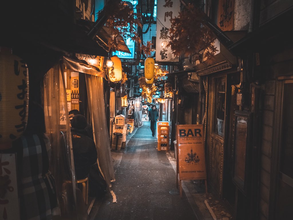 WorldElse's tweet photo. À la re-découverte de #Tokyo mais cette fois...LA NUIT !
#TokyoNightLife https://t.co/H0qEZ8H8Iw
