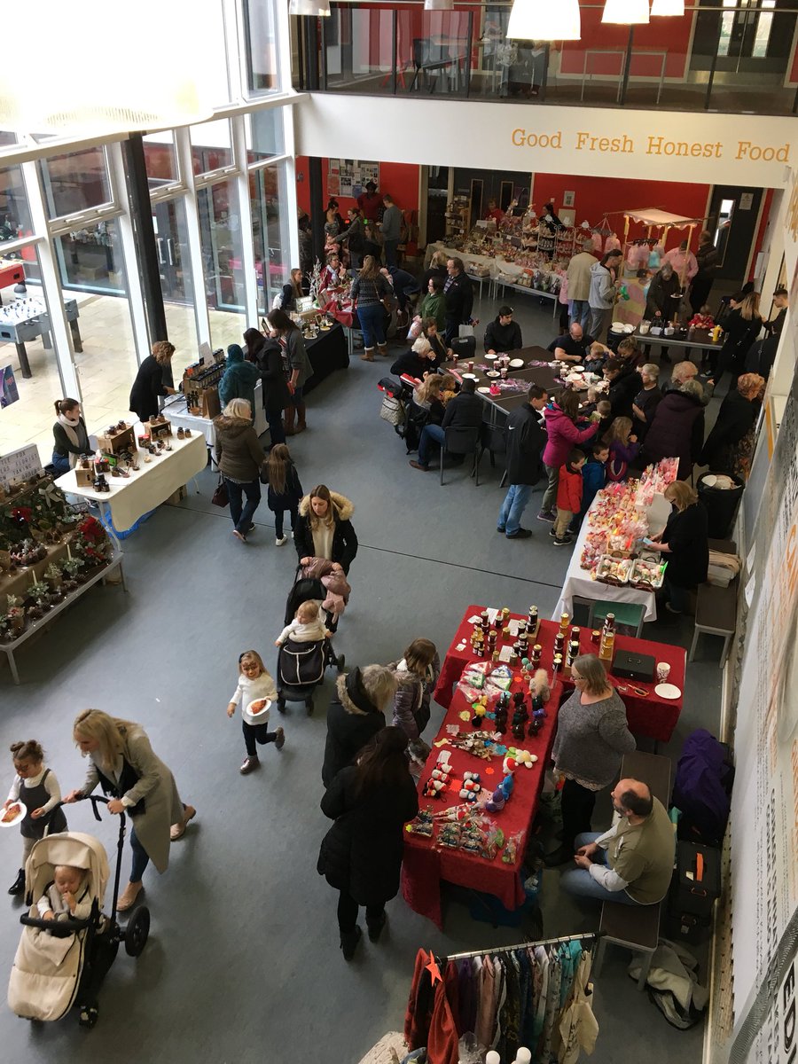 VictoryAcad's tweet photo. Such a lovely vibe at the Christmas Fair! Thanks to all for making it happen &amp; to our many, many guests! 🌲 🎅 🎄 https://t.co/xQXu9LgS3j