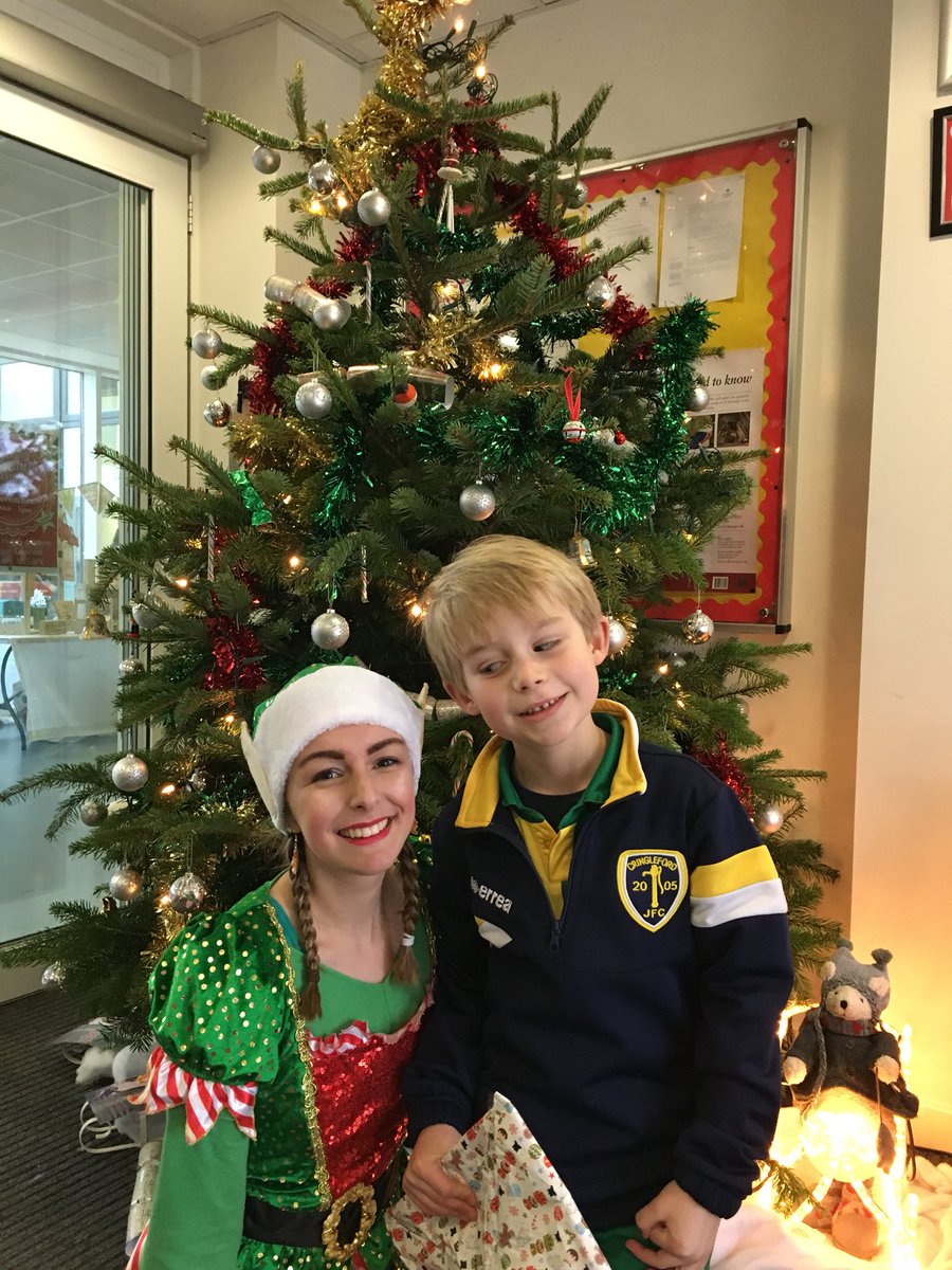 VictoryAcad's tweet photo. Such a lovely vibe at the Christmas Fair! Thanks to all for making it happen &amp; to our many, many guests! 🌲 🎅 🎄 https://t.co/xQXu9LgS3j