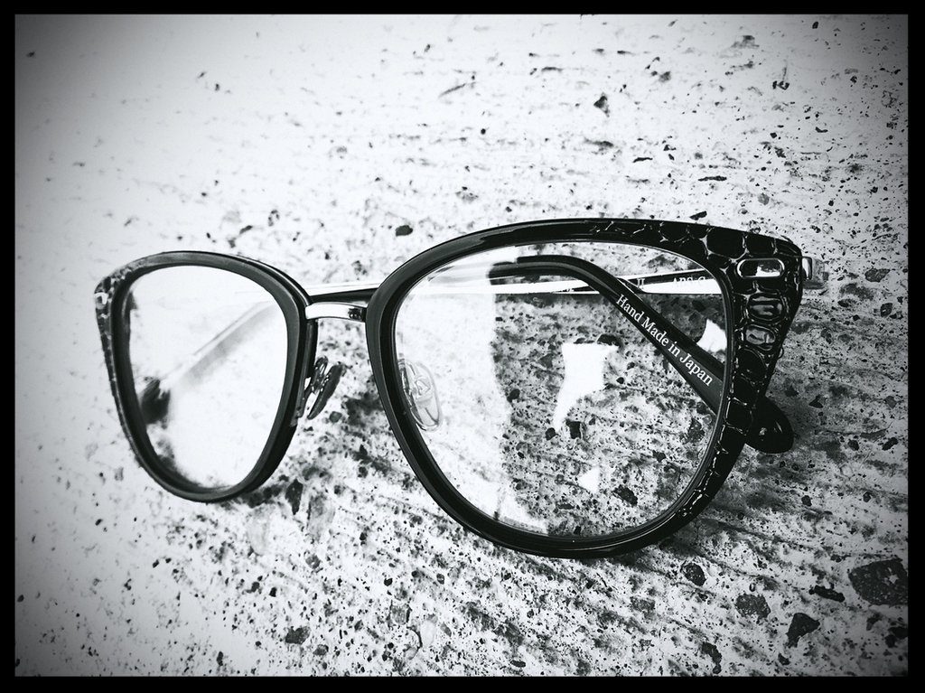 eyeopenersopt's tweet photo. @frency_and_mercury comes through with very different, soft and feminine frames with their fall release. #blackbeauty #hightechdesign #eyeopeners https://t.co/IXMpOm22MQ https://t.co/gEGarLO1yj